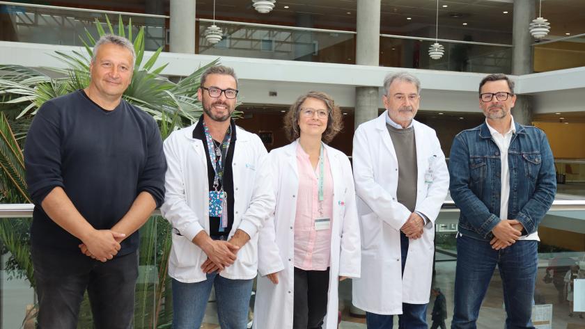 Directivos HUFA y de la UDJ en firma convenio