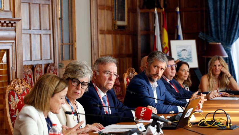 El consejero Miguel Ángel García Martín en un encuentro en el marco de los cursos de verano organizados por la Universidad Internacional Menéndez Pelayo