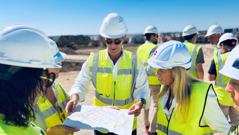 Albert visita las obras Urbanización Cerro del Baile La consejera Rocío Albert durante su visita a las obras Urbanización Cerro del Baile para conocer sus medidas de prevención frente a episodios de altas temperaturas