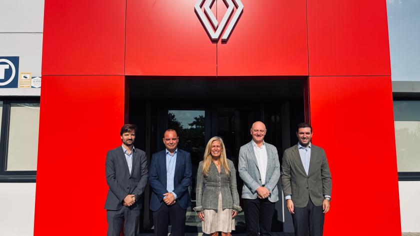 Albert visita las nuevas instalaciones de Renault Trucks La consejera Rocío Albert durante la visita para conocer de primera mano las inversiones de la multinacional francesa en la región