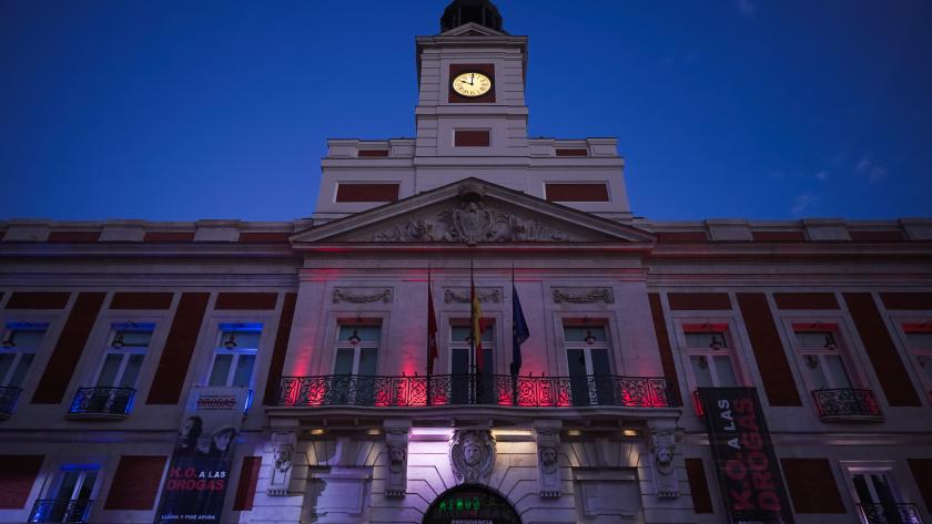 Iluminación de la fachada de la Real Casa de Correos con los colores de la bandera de EEUU para conmemorar el 4 de julio Iluminación de la fachada de la Real Casa de Correos con los colores de la bandera de EEUU para conmemorar el 4 de julio