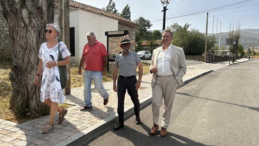 La Comunidad de Madrid invierte casi 1,6 millones para mejorar servicios públicos y equipamientos municipales en Rascafría y Pinilla del Valle El viceconsejero Sánchez en Rascafría y Pinilla del Valle
