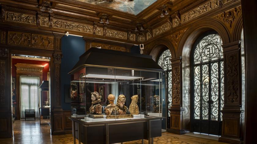 vitrina interior museo