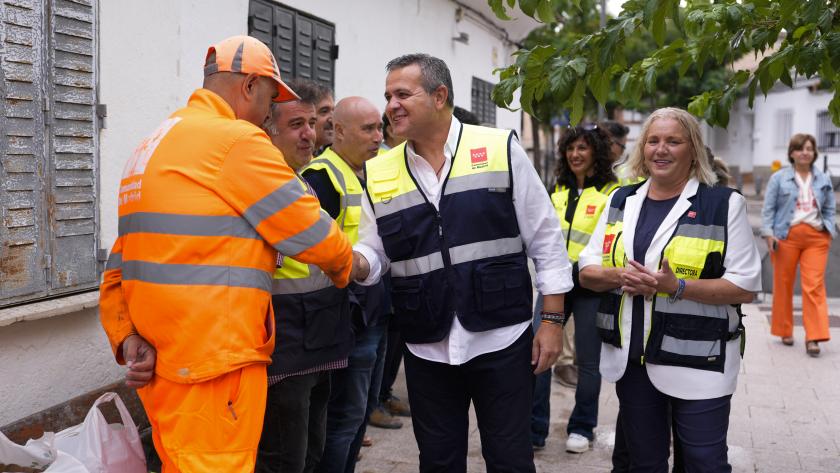 Rodrigo supervisa las obras de renovación del firme de la travesía de Quijorna El consejero Jorge Rodrigo durante su visita a las obras de renovación del firme de la travesía de Quijorna en la carretera M-501