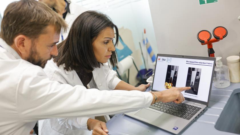 Zarzalejo visita el IMDEA Materiales La consejera Mercedes Zarzalejo conoce los proyectos más destacados en la investigación de componentes con propiedades ignífugas