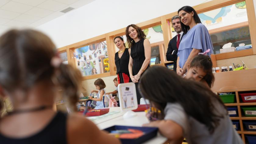 Díaz Ayuso visita el CEIPSO Andrea Casamayor de Paracuellos de Jarama La presidenta Isabel Díaz Ayuso en el inicio del curso escolar 2026/27
