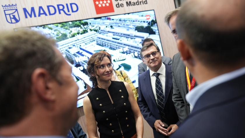 La presidenta Isabel Díaz Ayuso durante el mayor encuentro internacional de inversión inmobiliaria que se celebra por primera vez en Madrid