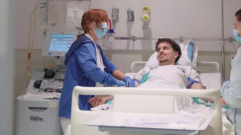 Donante realizando una donación de células madre