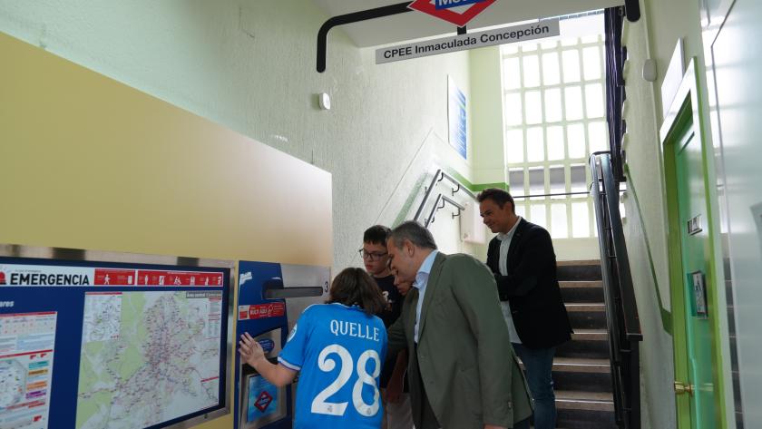 El consejero Jorge Rodrigo durante la presentación de la iniciativa del suburbano para fomentar el uso del transporte público con motivo del inicio curso escolar 2026-2027