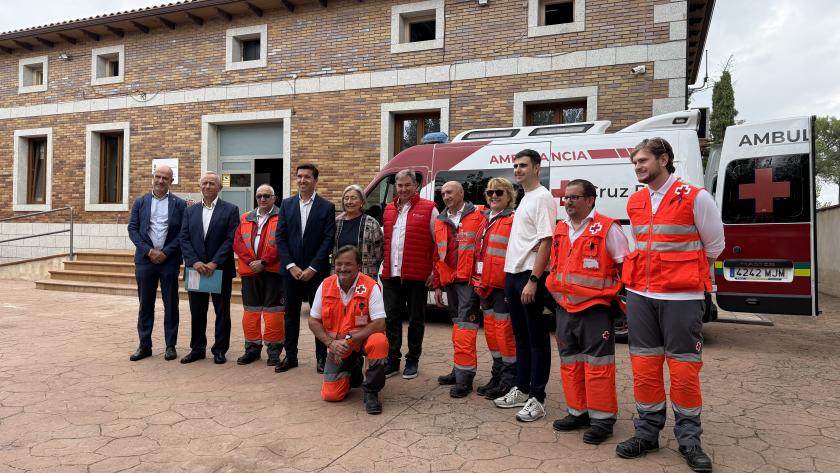 El viceconsejero José Antonio Sánchez durante su visita en Valdemorillo a las obras de renovación del Centro de Servicios Sociales