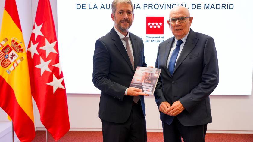 El consejero García Martín junto al presidente de la Audiencia Provincial