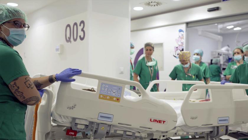 El Hospital público 12 de Octubre logra que una niña con tres malformaciones graves de la vía aérea sople las velas por primera vez en su cuarto cumpleaños 