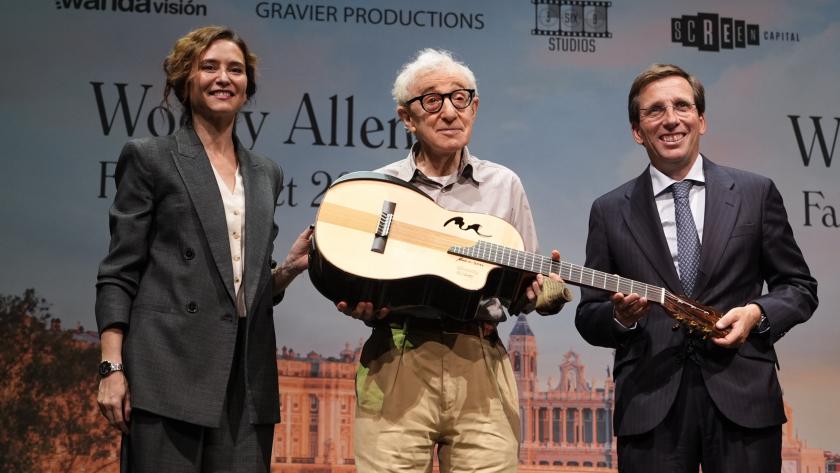 La presidenta Isabel Díaz Ayuso en la bienvenida a Woody Allen