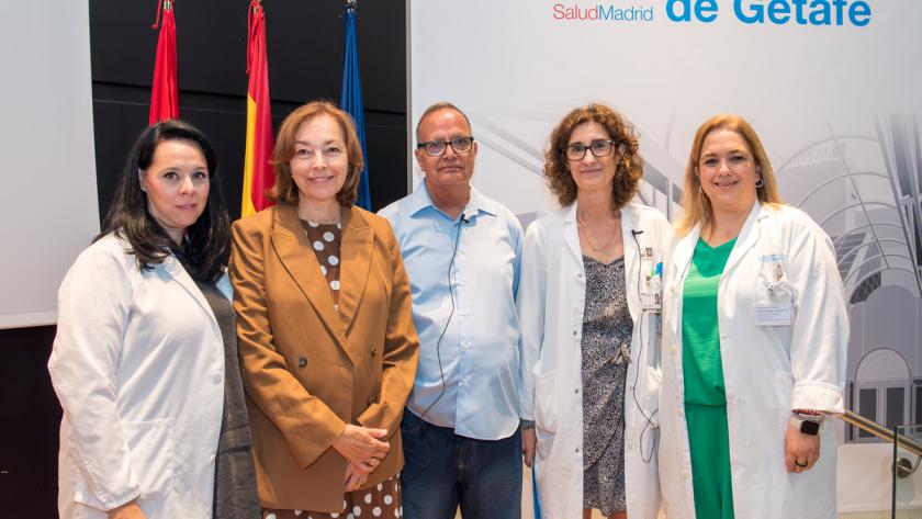Autoridades en la inauguración Autoridades, equipo del Hospital y AOMA