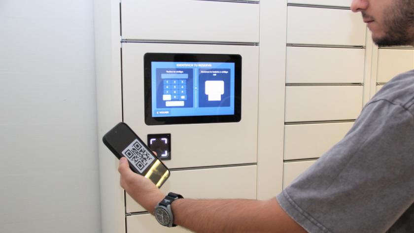 El paciente escanea el código QR recibido en su dispositivo móvil