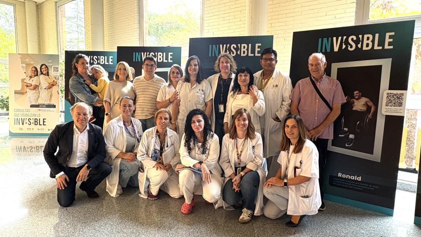 Equipo de enfermería del Hospital Principe de Asturias , FAPOE y Coloplast en la inauguración de la Exposición Invisibles