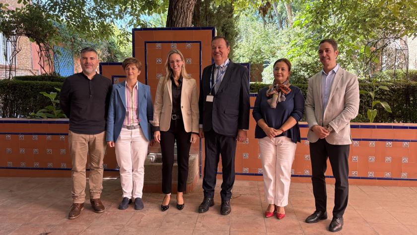 La viceconsejera Laura Gutiérrez durante la visita por el Hospital público José Germain con motivo del 175º aniversario de este centro especializado en Salud Mental