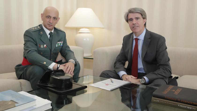 Ángel Garrido recibe al general jefe de la 1ª Zona de la Guardia Civil