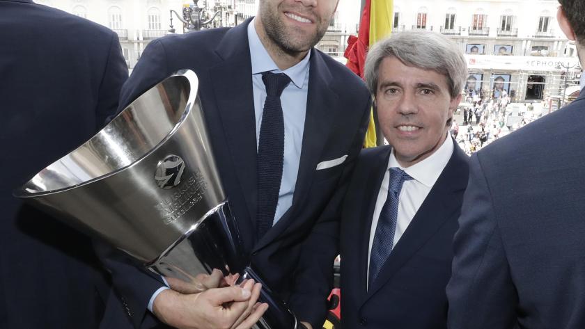 Garrido felicita al Real Madrid tras conseguir su décimo campeonato europeo de baloncesto Garrido felicita al Real Madrid tras conseguir su décimo campeonato europeo de baloncesto