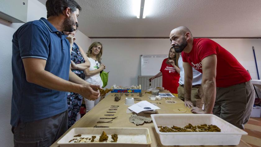 El consejero de Cultura, Turismo y Deportes, Jaime de los Santos, ha visitado hoy el campo de voluntariado ‘Camino de Papel’