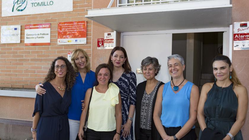 La consejera de Políticas Sociales y Familia, Lola Moreno, ha visitado hoy los nuevos pisos tutelados de la Fundación Tomillo La consejera de Políticas Sociales y Familia, Lola Moreno, ha visitado hoy los nuevos pisos tutelados de la Fundación Tomillo