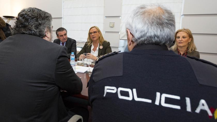 La Comunidad de Madrid y la Delegación del Gobierno colaborarán para atajar las actuaciones de los grafiteros La Comunidad de Madrid y la Delegación del Gobierno colaborarán para atajar las actuaciones de los grafiteros