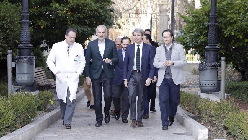 Ángel Garrido, con el consejero y viceconsejero de Sanidad y el gerente del Hospital Niño Jesús