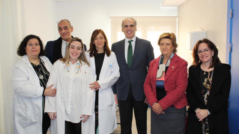La Comunidad invierte cerca de 300.000 euros en la rehabilitación del Consultorio Local de Villar del Olmo El consejero de Sanidad durante su visita al Consultorio Local de Villar del Olmo