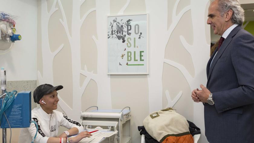 El consejero de Sanidad, Enrique Ruiz Escudero, visita el Hospital Niño Jesús con motivo del Día Internacional de Cáncer Infantil