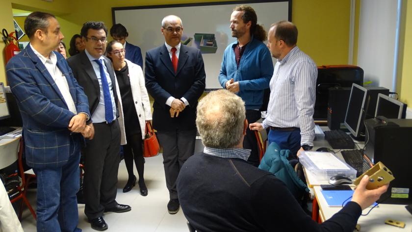 Innovación Educativa 01 El consejero de Educación e Investigación, Rafael van Grieken, visita el CEPA Sierra Norte, donde se desarrolla el proyecto ‘CEPAinnova