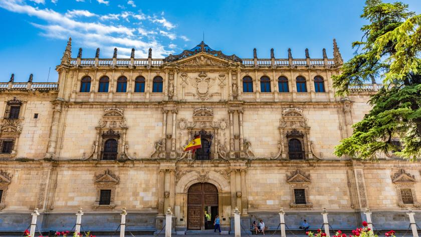 Universidad de Alcalá de Henares Universidad de Alcalá de Henares