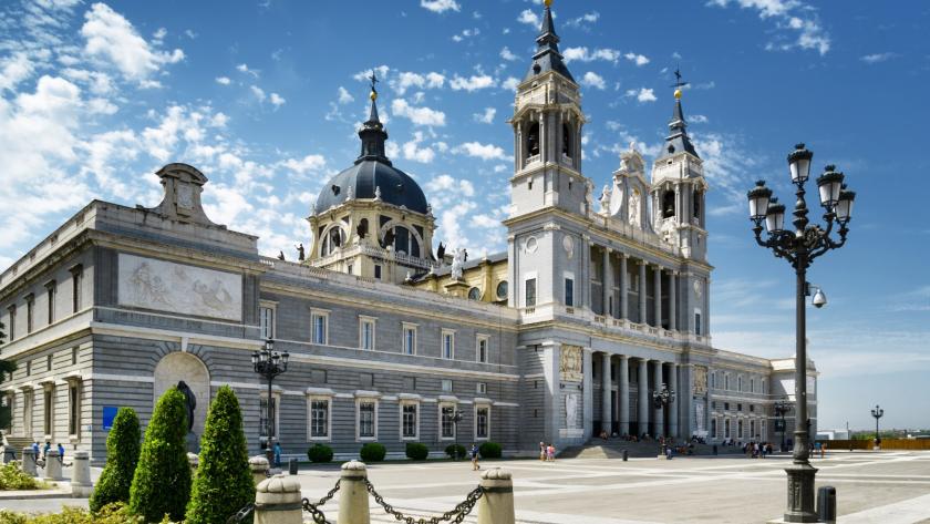 Catedral de Nuestra Señora de la Almudena de Madrid Catedral de Nuestra Señora de la Almudena de Madrid