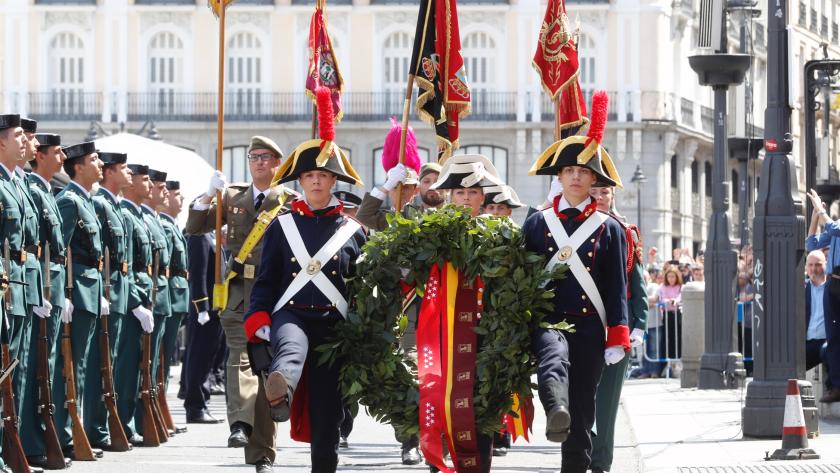 Rollán, en la parada militar en homenaje a los Héroes del 2 de Mayo
