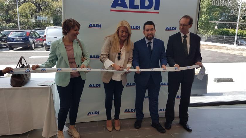 María José Pérez-Cejuela durante su visita a la inauguración del nuevo supermercado de ALDI en el distrito de Moncloa - Aravaca en Madrid María José Pérez-Cejuela durante su visita a la inauguración del nuevo supermercado de ALDI en el distrito de Moncloa - Aravaca en Madrid