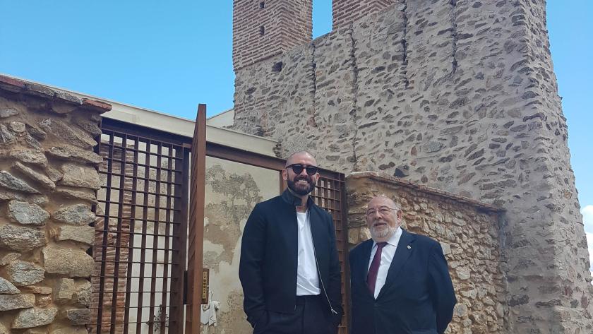Jaime de los Santos durante su visita a la ermita y el lugar de Santiago, en Gargantilla del Lozoya y Pinilla de Buitrago Jaime de los Santos durante su visita a la ermita y el lugar de Santiago, en Gargantilla del Lozoya y Pinilla de Buitrago