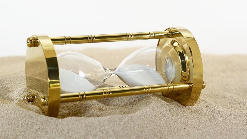 reloj de arena tumbado