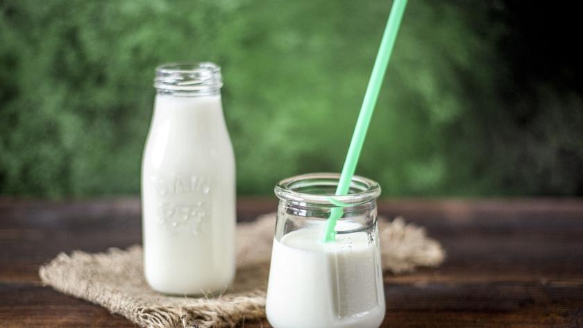 Jarra de leche y yogur