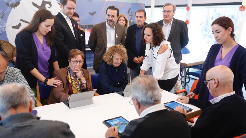 Los madrileños podrán deducirse 500 euros en el IRPF por el cuidado de familiares mayores de 65 años o con discapacidad Visita de Fernández-Lasquetty a Torrafal