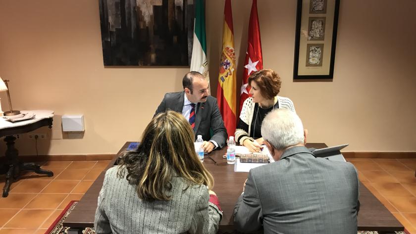 Manuel Giménez se reúne con la consejera de Empleo, Formación y Trabajo Autónomo de la Junta de Andalucía Manuel Giménez durante la reunión con la consejera de Empleo, Formación y Trabajo Autónomo de la Junta de Andalucía