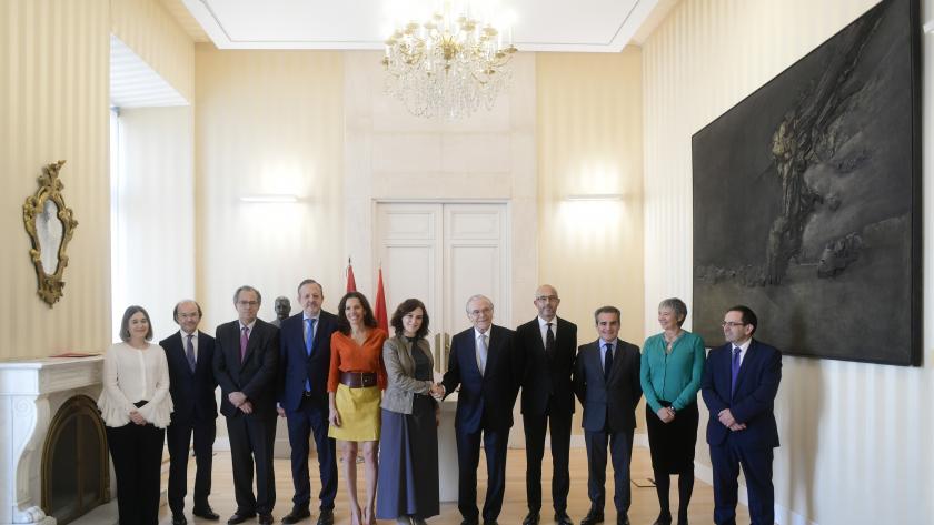 Foto de familia con consejeros y miembros de la Fundación La Caixa
