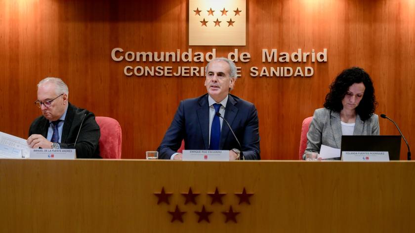 La Comunidad habilita 876 camas e incorpora 1.300 profesionales en el Plan de Invierno y Gripe El consejero de Sanidad, Enrique Ruiz Escudero, presenta las medidas previstas frente a la gripe estacional