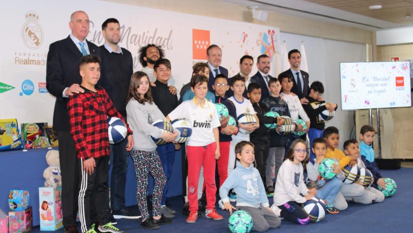Alberto Reyero preside el acto de la campaña ‘En Navidad, ningún niño sin regalo’ Alberto Reyero durante el acto de la campaña ‘En Navidad, ningún niño sin regalo’