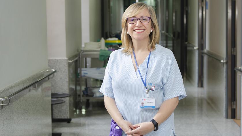 Belén Martínez Cruz, nueva presidenta de la Asociación Madrileña de Cuidados Paliativos enfermera trabajando