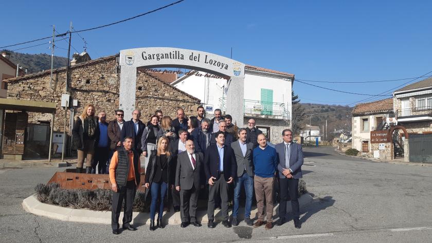 La Comunidad invierte 26,4 millones de euros del PIR en 19 municipios del oeste de la Sierra Norte David Pérez durante la visita