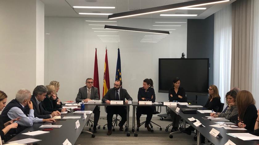 Manuel Giménez durante la reunión con la Comisión de Seguimiento del Convenio de Colaboración entre la Comunidad de Madrid y diversas Asociaciones