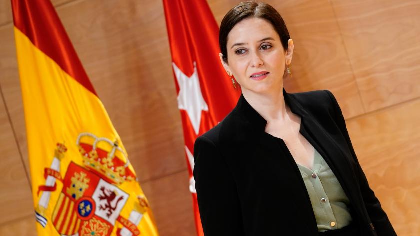 Isabel Díaz Ayuso durante la firma del convenio con Cáritas Madrid
