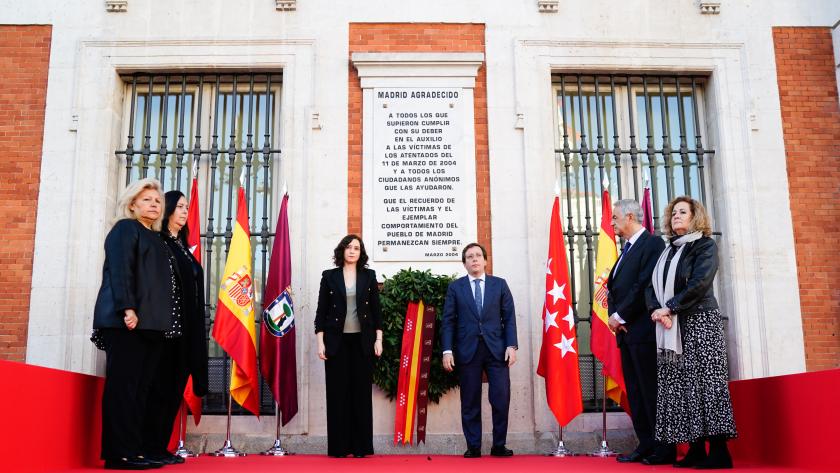 Isabel Díaz Ayuso y José Luis Martínez Almeida rinden homenaje a las víctimas del 11-M en el 16º aniversario de los atentados Isabel Díaz Ayuso y José Luis Martínez Almeida durante el homenaje a las víctimas del 11-M en el 16º aniversario de los atentados