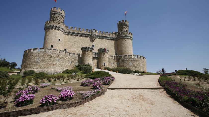 Una vista del castillo de Manzanares El Real 