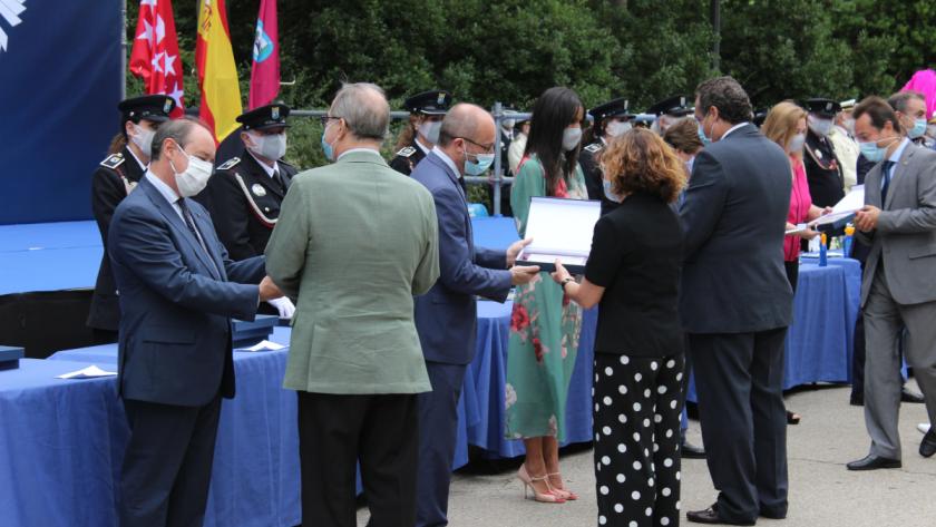 El Hospital Universitario Infanta Leonor, condecorado por la Policía Municipal de Madrid