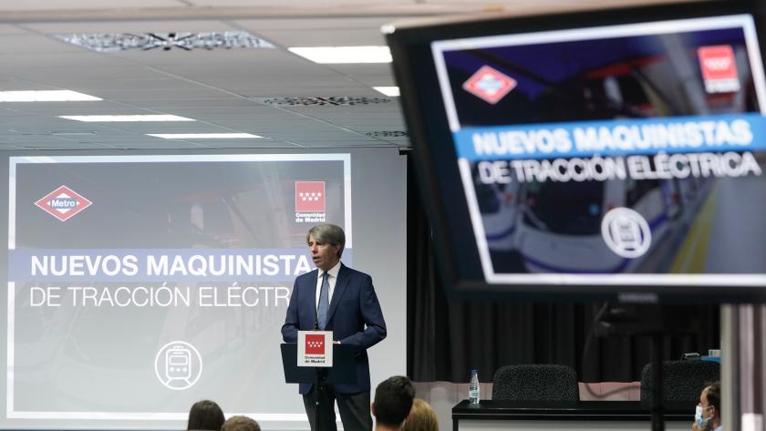 Ángel Garrido dando la bienvenida a los nuevos trabajadores de Metro de Madrid